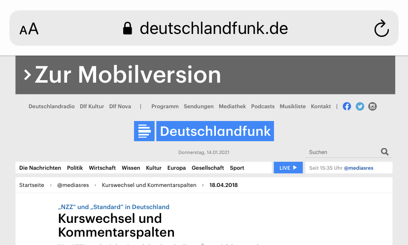 Screenshot von Deutschlandfunk.de, unlesbar winziger Text, darüber ein anklickbarer Banner „Zur Mobilversion"