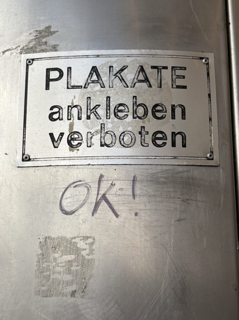 Plakate ankleben verboten - ok